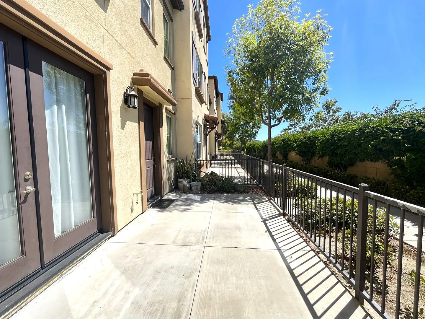 2 bed, 2.5 bath located in Corona, CA! — Photo 3