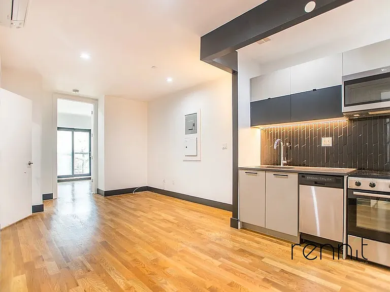562 Park Pl #2B — Photo 3