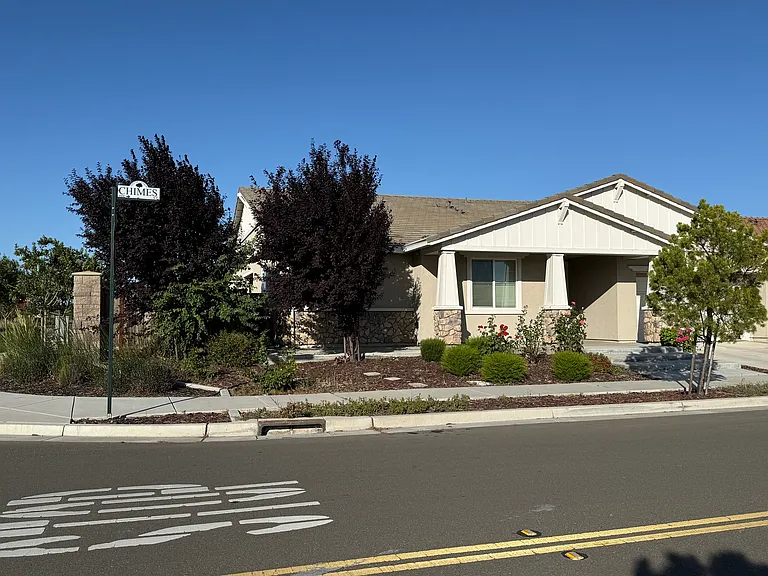 672 Chimes St — Photo 3