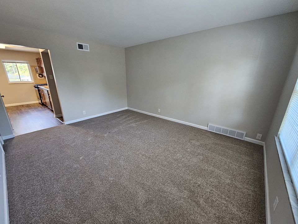 Spacious living room - new carpet and fresh paint!