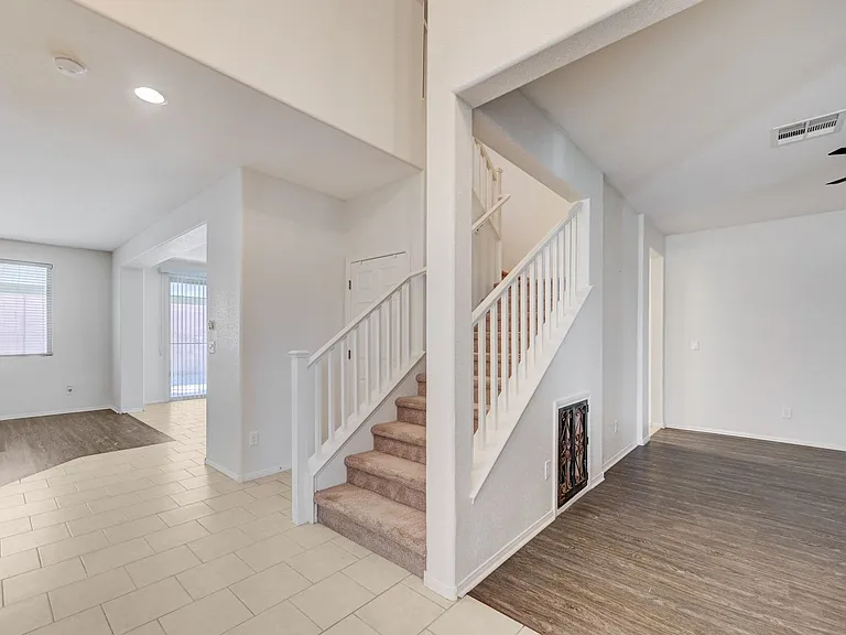6637 Cliff Shore Ct — Photo 28