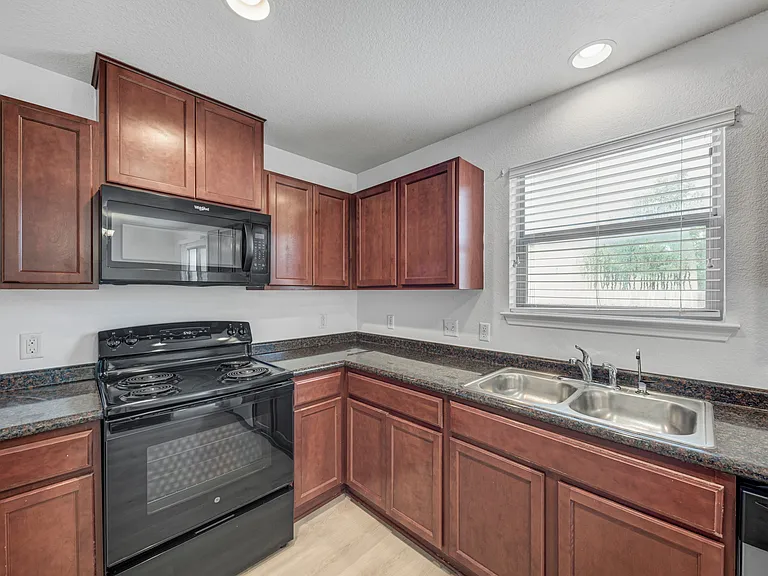 9012 Edmundsbury Dr — Photo 17