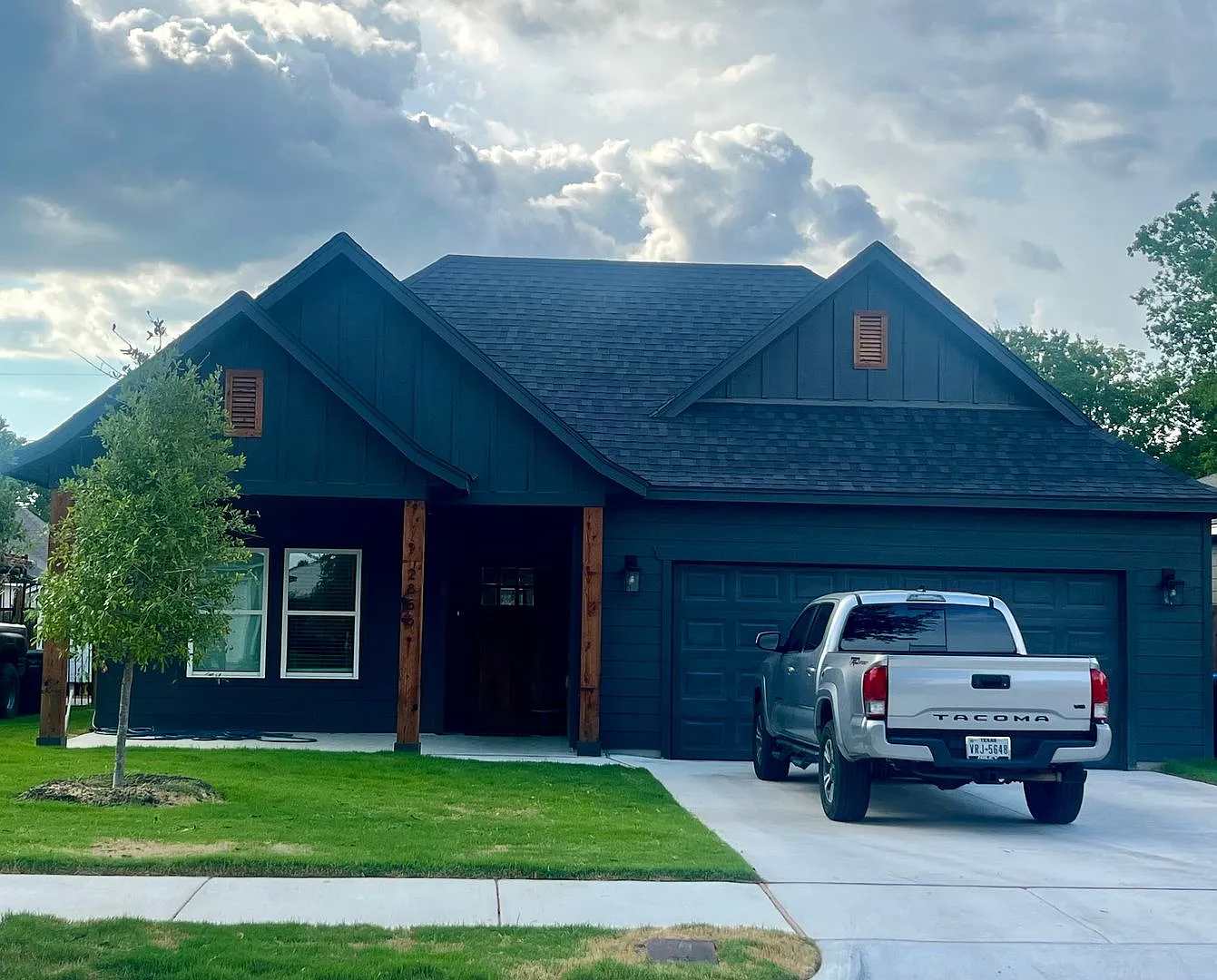 2856 S Hills Ave — Photo 1