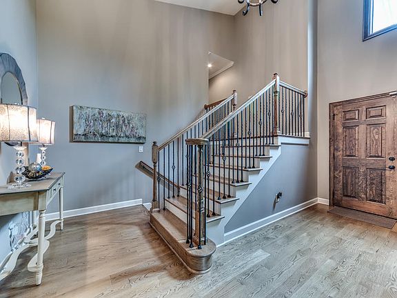 3rd image of 10841 Farragut Hills Blvd