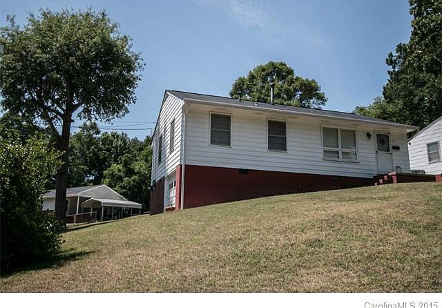 1st image of 323 Oakwood Cir