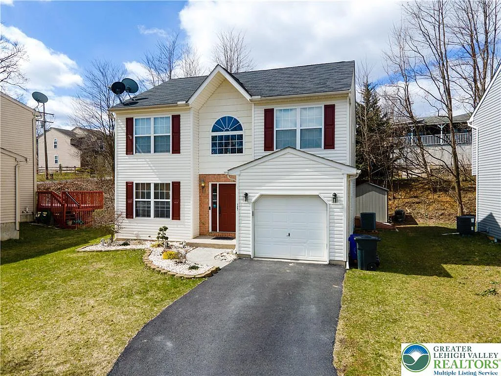 Building Photo - 127 Highlands Cir