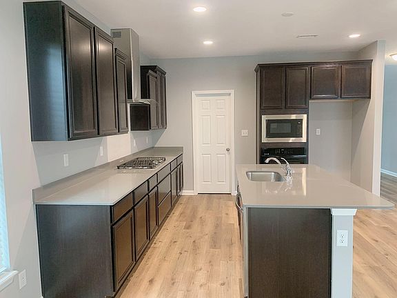 4th image of 2165 Davis Dr