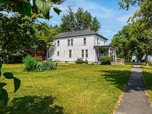 4th image of 30 Plum St
