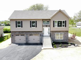 2315 Farmersville Rd, Bethlehem, PA 18020