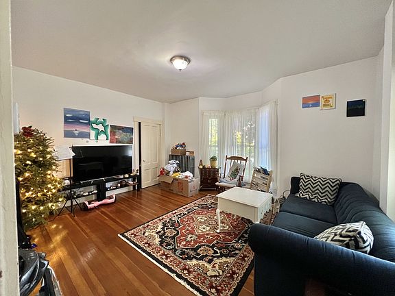 5th image of 18 Richardson St #16