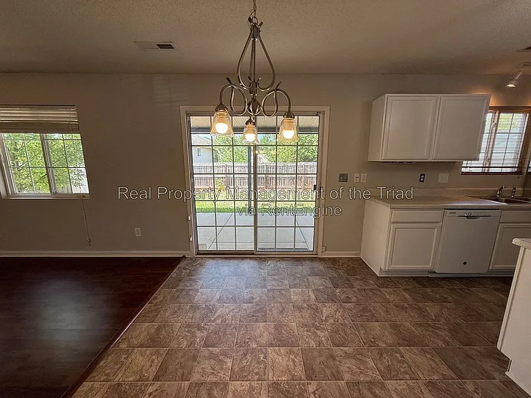 809 Topsail Dr — Photo 5