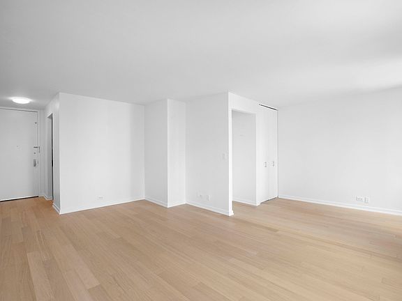 4th image of 124 W 60th St APT 26C
