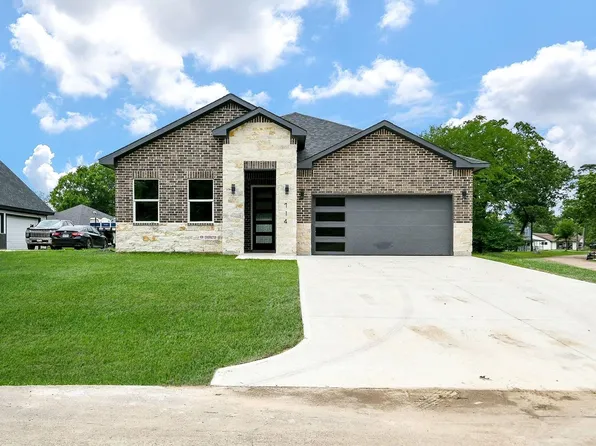 714 Autumn Ln, Livingston, TX 77351