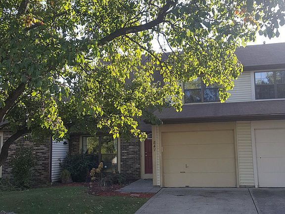 2nd image of 841 Applewood Ln