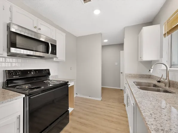 948 Carom Way, Dallas, TX 75217