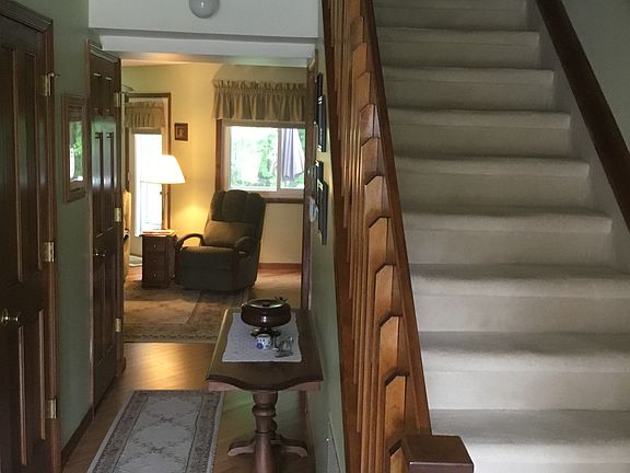 3rd image of 75 Belmont Dr