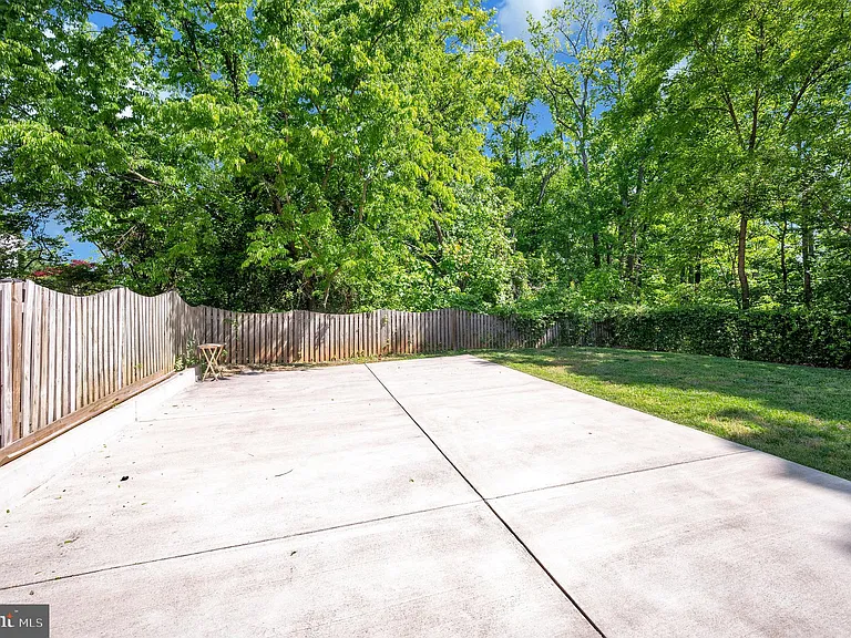 16005 Kings Mountain Rd — Photo 34