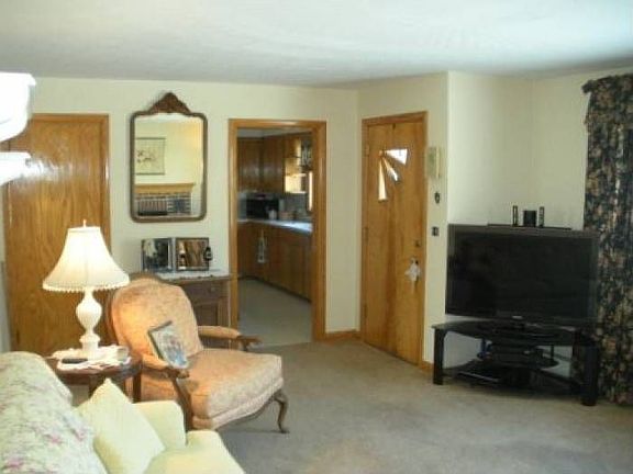 422 Dippold Living