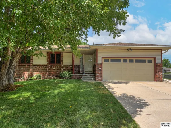 12802 Lillian St, La Vista, NE 68138