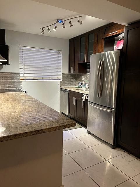 1st image of 1895 NE 121st St #25