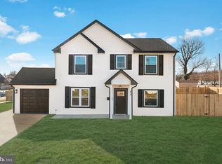 43 Petunia Rd, Levittown, PA 19056