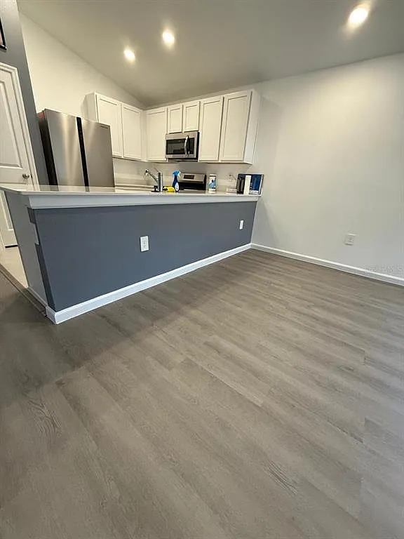 3 bed, 1.0 bath, 1060 sqft, $1,850 — Photo 3