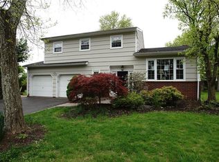 5 Falcon Dr, Edison, NJ 08820