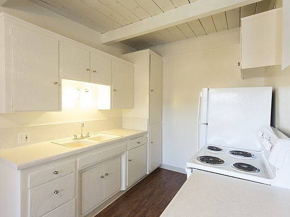 2nd image of 1335 Pacific Beach Dr APT 14