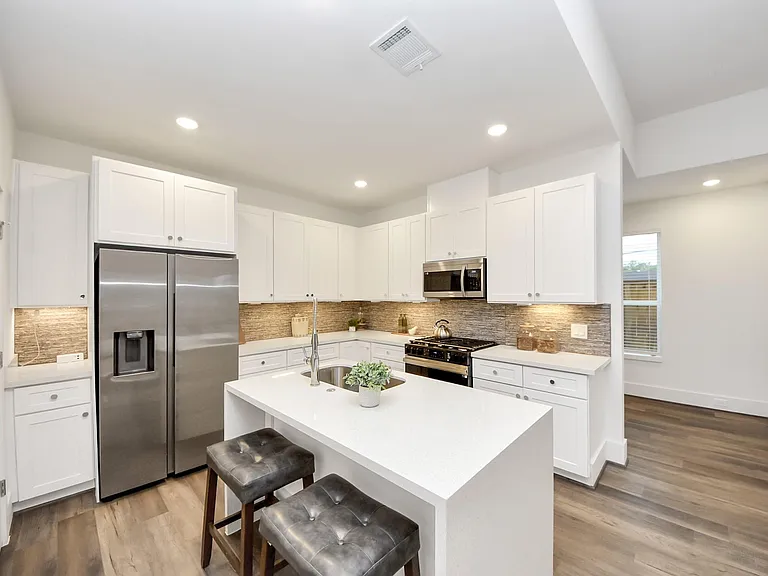 7504 Carver Rd #D — Photo 13