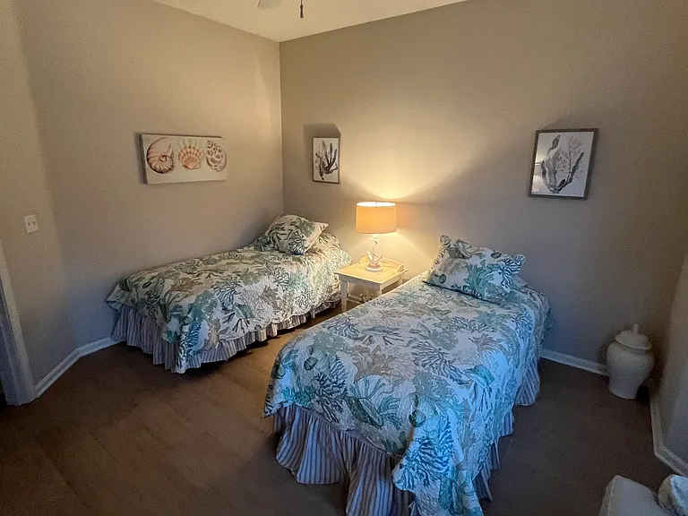 93 Coburn Dr W — Photo 31