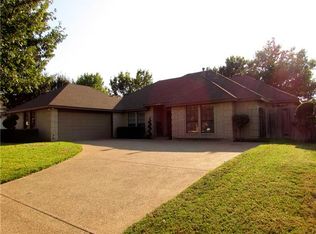 6908 Meadowside Rd S, Fort Worth, TX 76132