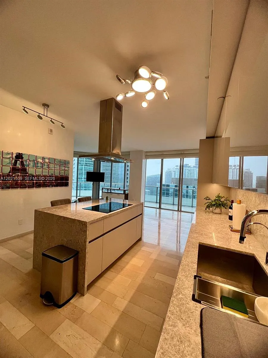 Building Photo - 1300 E Brickell Bay Dr #3701