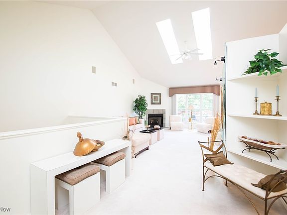 4th image of 566 Daleview Dr #34