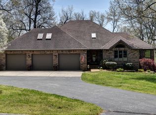 2126 N Lakeview Dr, Brookline, MO 65619
