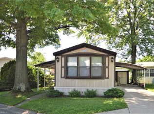 9 Scenic Dr #9, Olmsted Falls, OH 44138