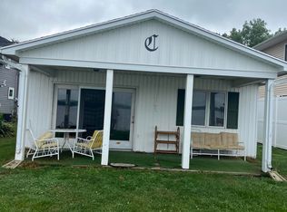 1101 N Shore Dr, Springport, MI 49284