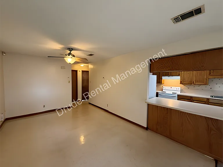 610 Old Covington Hwy — Photo 14