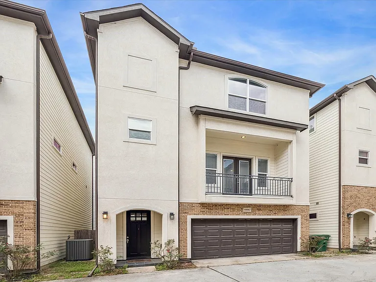 880 Wakefield Dr #C — Photo 2
