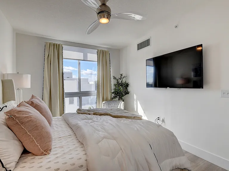 1111 SE 1st Ave #408 — Photo 35