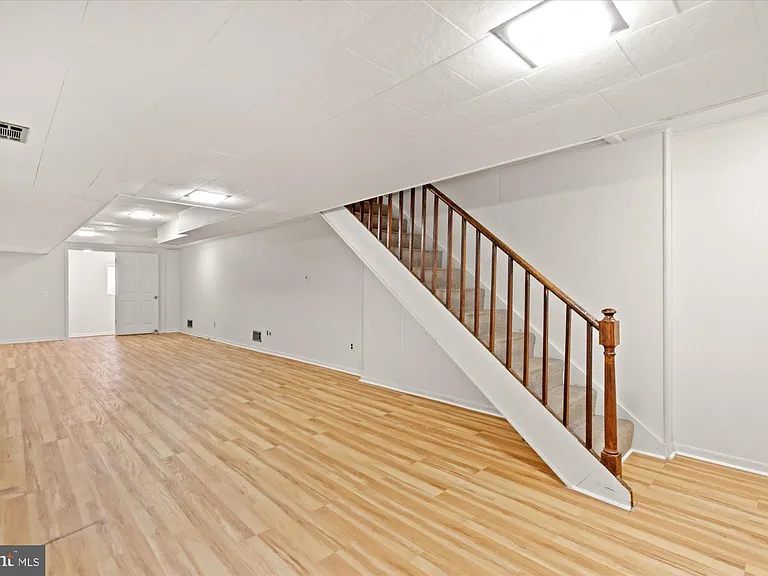 7504 Radnor Rd — Photo 26