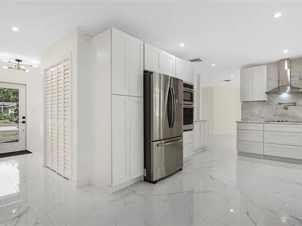 5900 SW 17th St, Fort Lauderdale, FL 33317