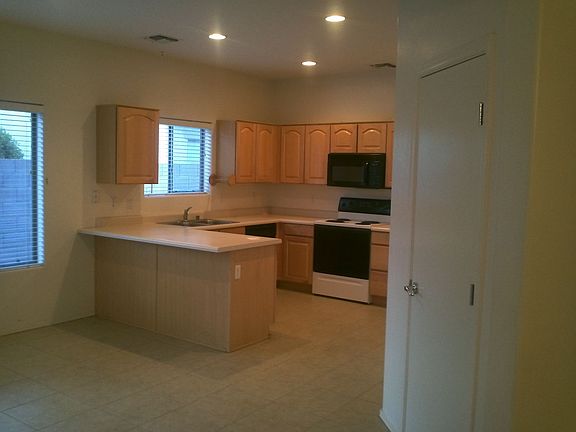 3rd image of 5162 W Sunnyside Dr