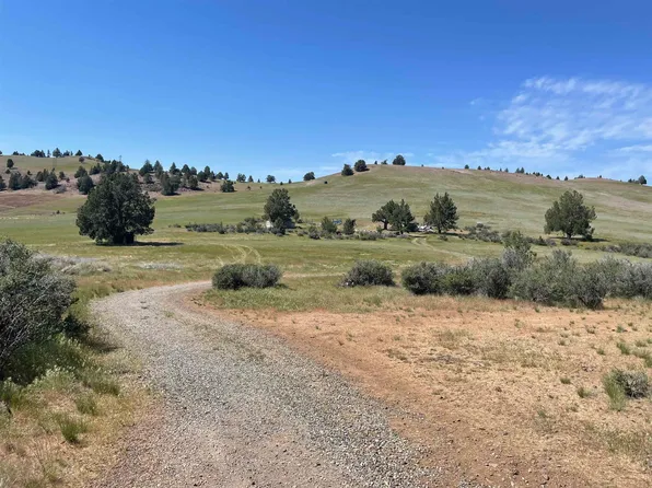 Ager Beswick Rd, Montague, CA 96064