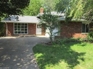 31116 Carlton Dr, Bay Village, OH 44140