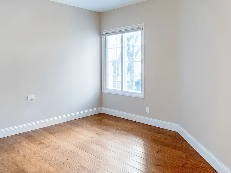 6638 Clybourn Ave — Photo 23