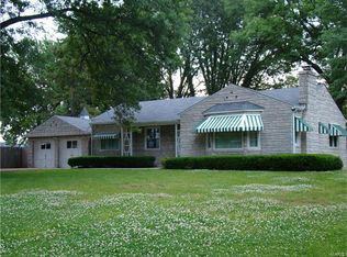 6 Dardenelle Dr, Belleville, IL 62221