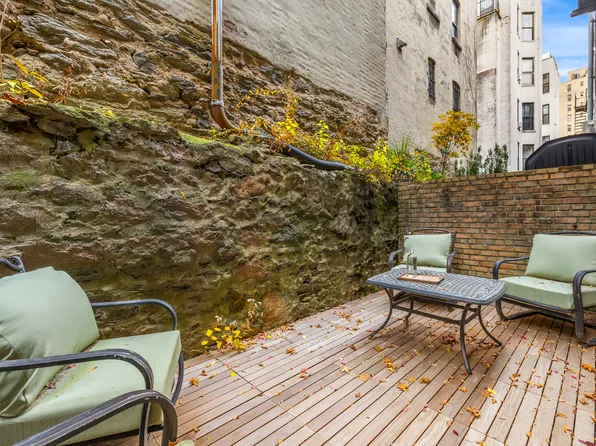 105 Manhattan Avenue image 18 of 20