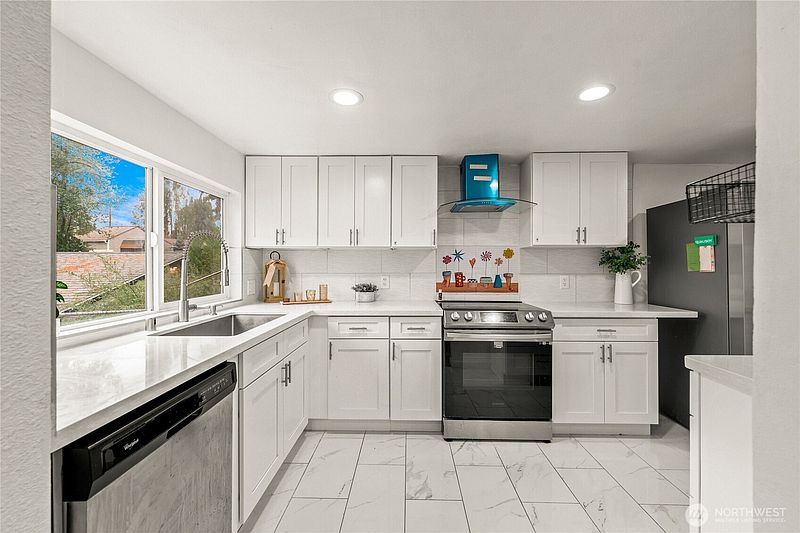 4th image of 819 SW 134th Street SW