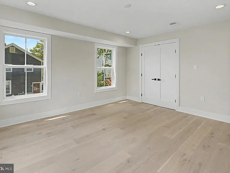 2902 Vista St NE — Photo 56