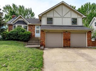 2107 E Stratford Rd, Olathe, KS 66062